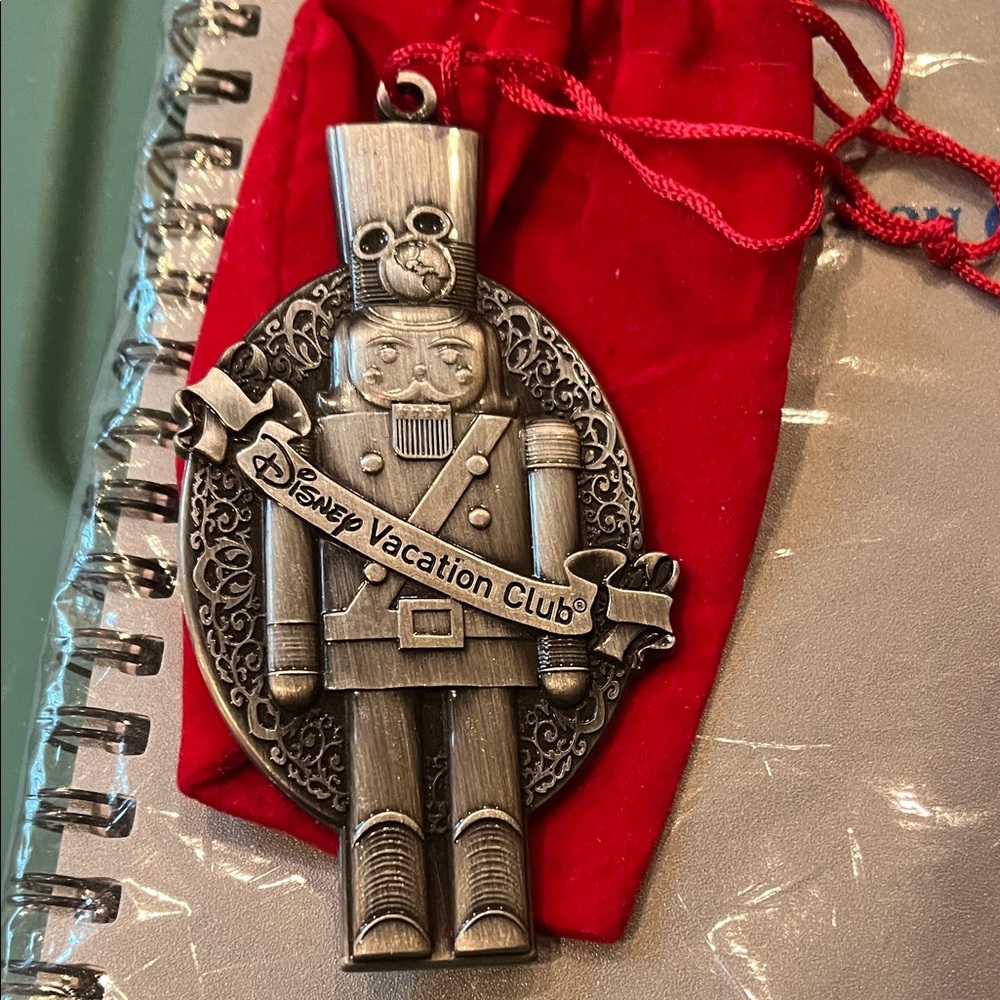 Disney Vacation Club assorted items - Picture 3 of 4